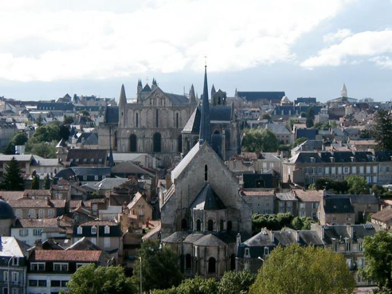 Vue de Poitiers, ville d'art et d'histoire aux portes du Futuroscope