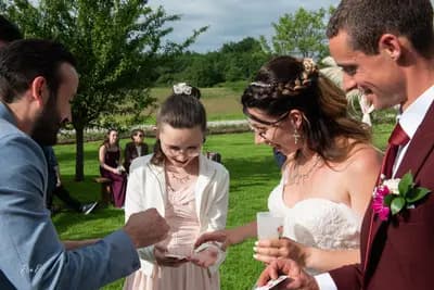 Magicien close-up pendant un mariage à La Rochelle
